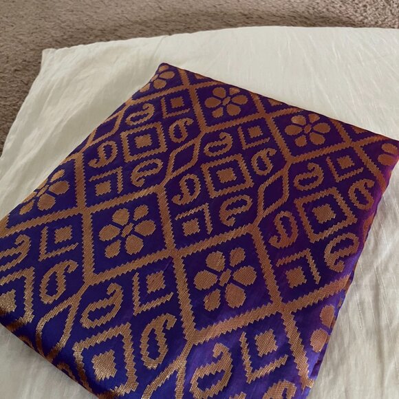 Purple Banarasi silk  Saree with allover  Gold Zari Work + Blouse fabric - Picture 8 of 15